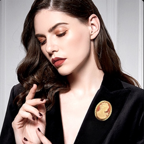 Victorian Style Gold Tone Brooch Cameo Pin - Picture 2 of 4